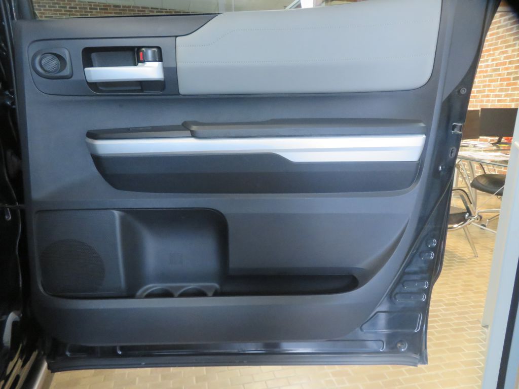 Photo 20 of this TOYOTA TUNDRA
