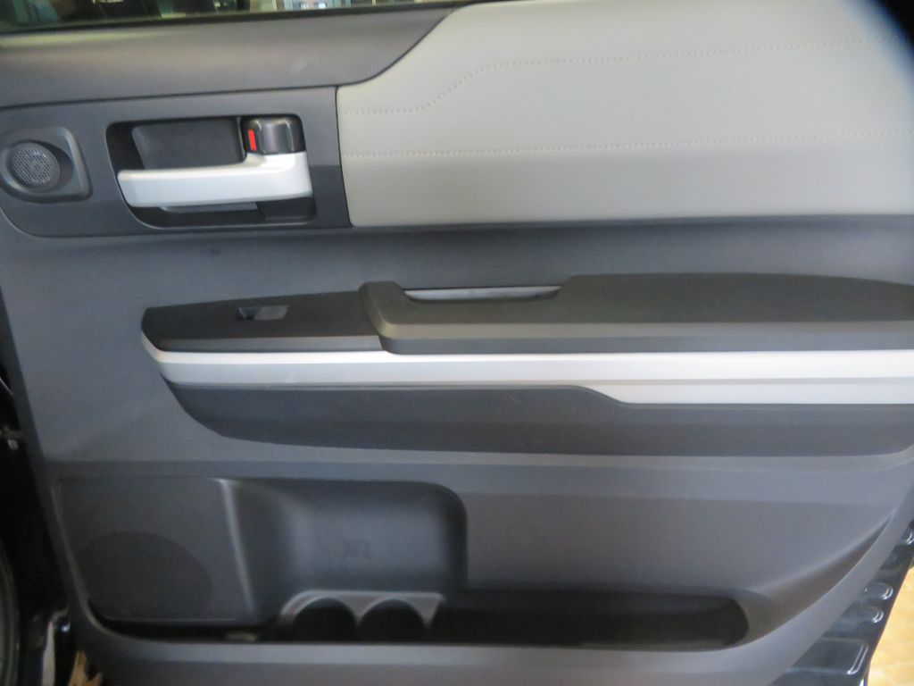 Photo 21 of this TOYOTA TUNDRA