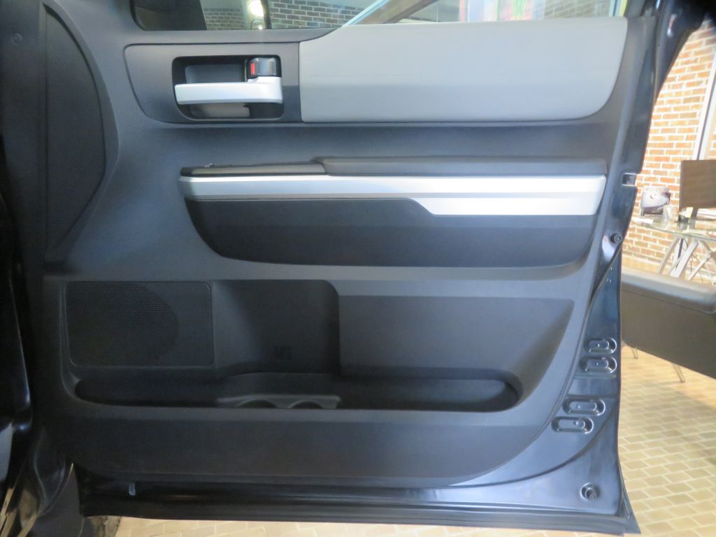 Photo 23 of this TOYOTA TUNDRA