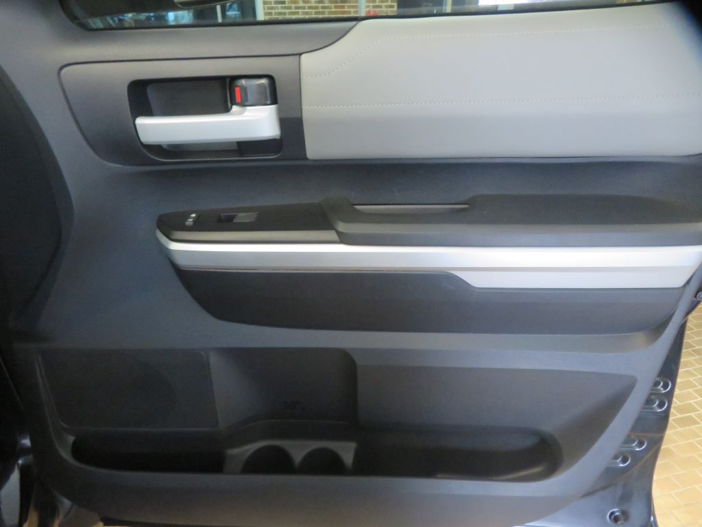 Photo 24 of this TOYOTA TUNDRA