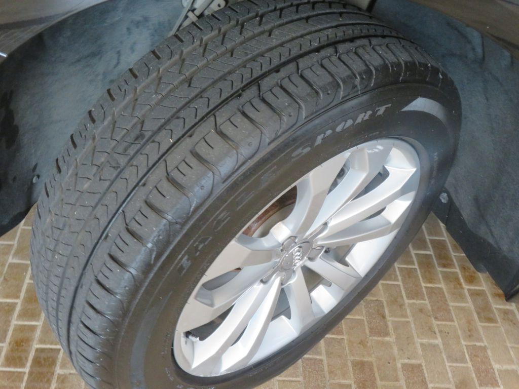 Photo 11 of this AUDI Q5