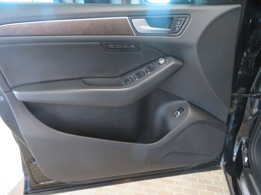 Photo 13 of this AUDI Q5