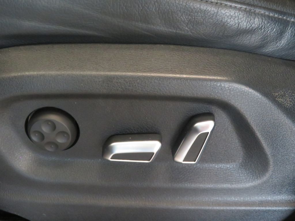 Photo 16 of this AUDI Q5