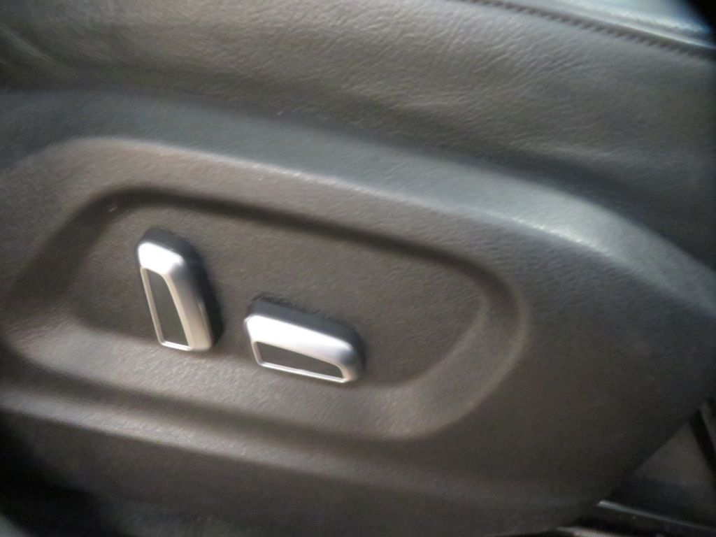 Photo 26 of this AUDI Q5