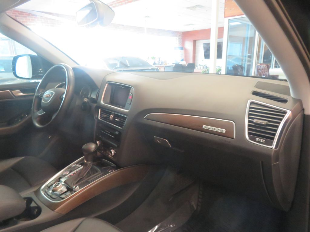 Photo 28 of this AUDI Q5