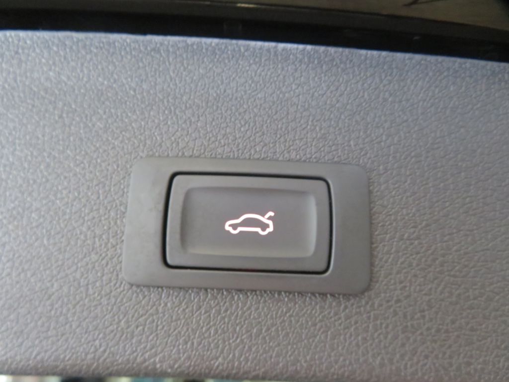 Photo 49 of this AUDI Q5