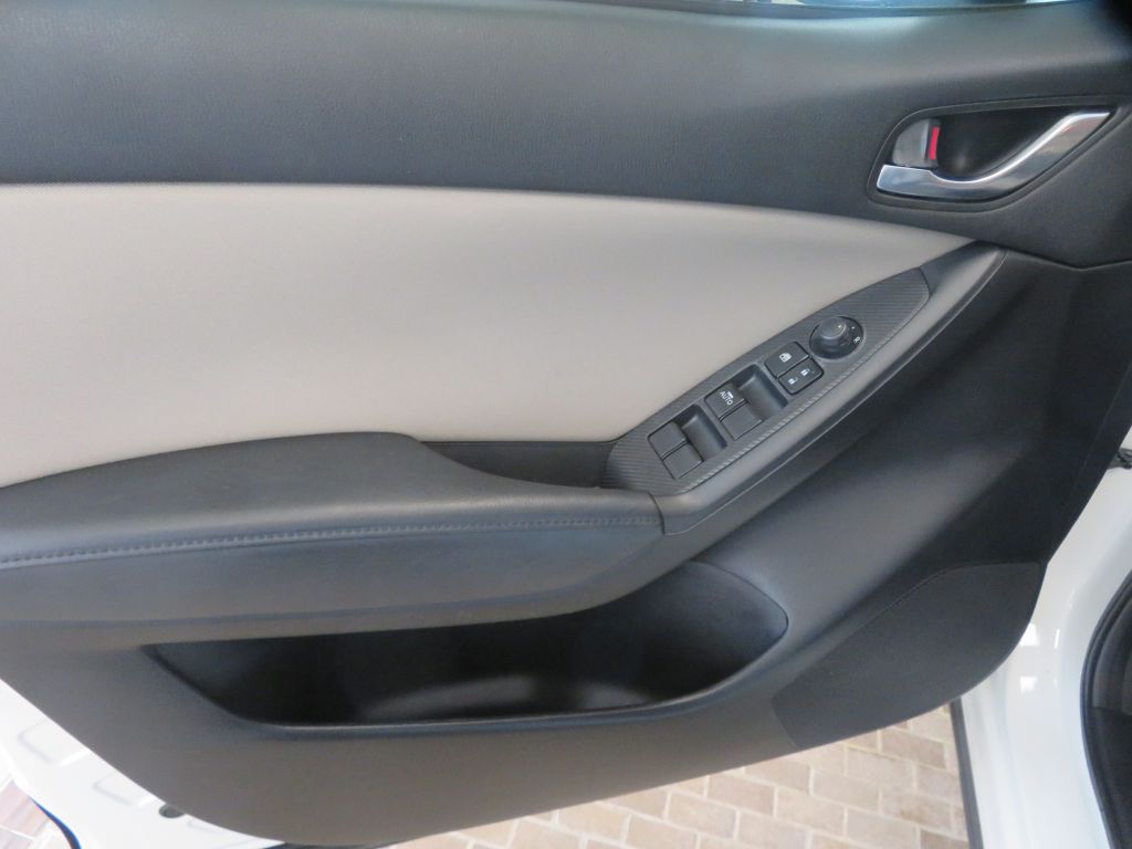 Photo 14 of this MAZDA CX-5