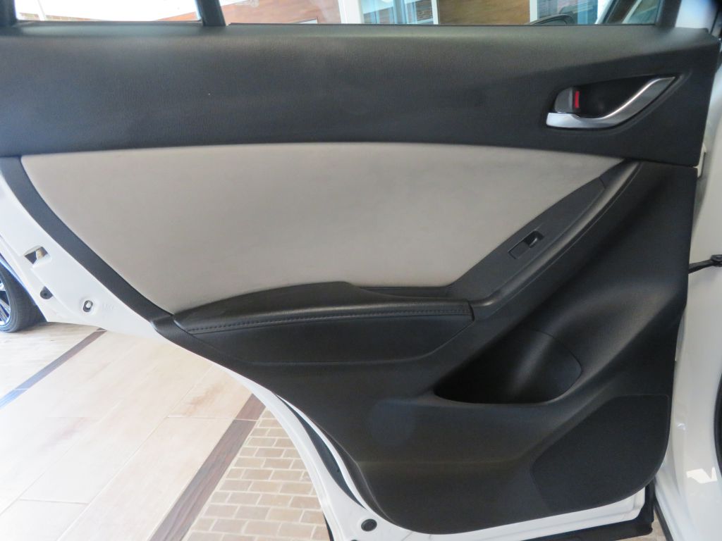 Photo 17 of this MAZDA CX-5