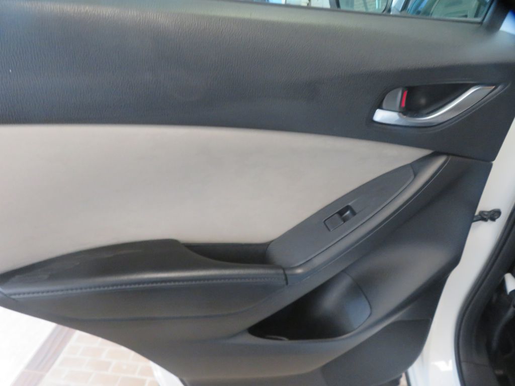 Photo 18 of this MAZDA CX-5