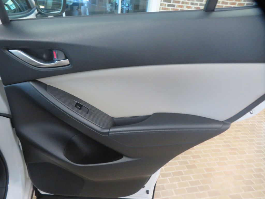 Photo 21 of this MAZDA CX-5