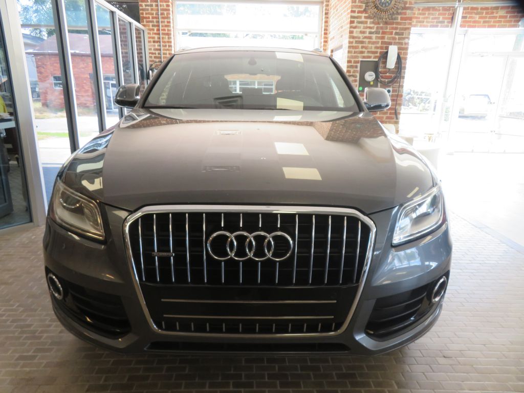 Photo 2 of this AUDI Q5