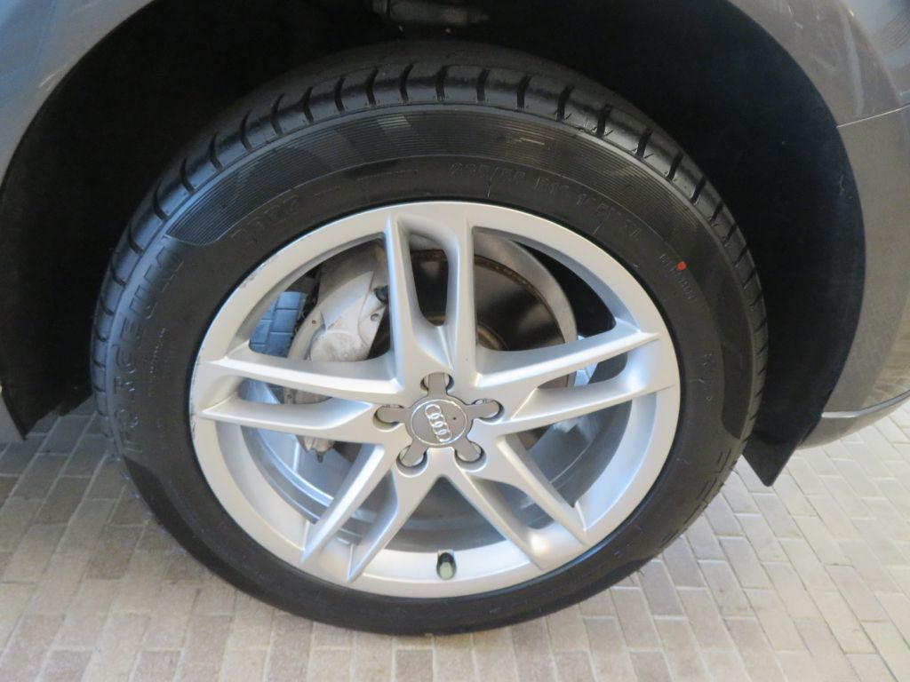 Photo 10 of this AUDI Q5
