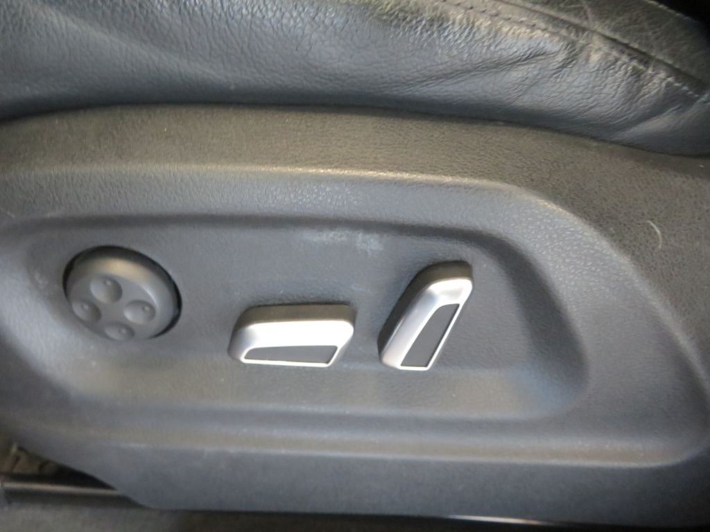 Photo 16 of this AUDI Q5