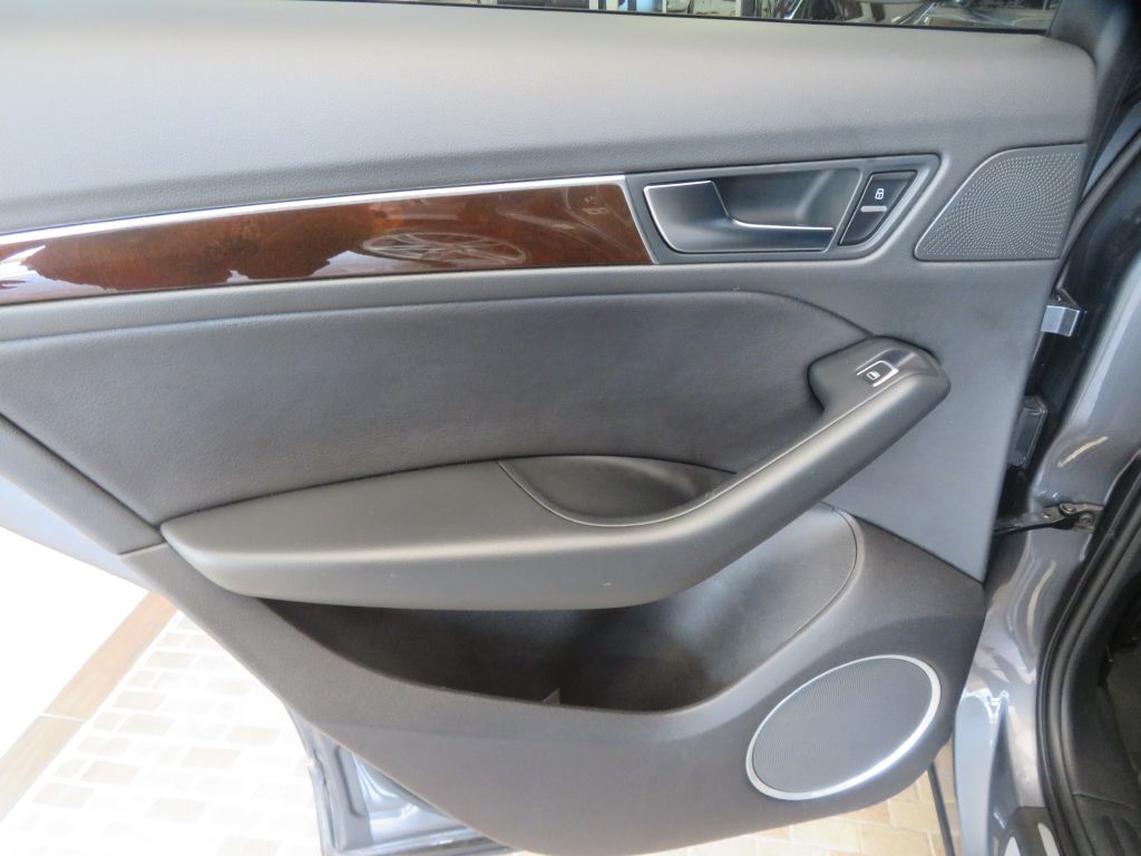 Photo 17 of this AUDI Q5