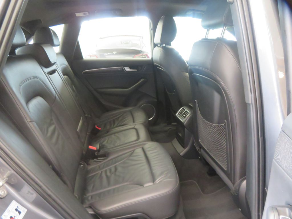 Photo 21 of this AUDI Q5