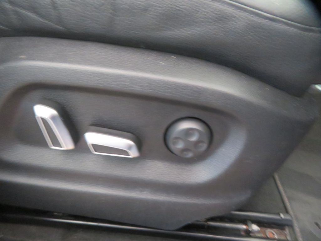Photo 25 of this AUDI Q5