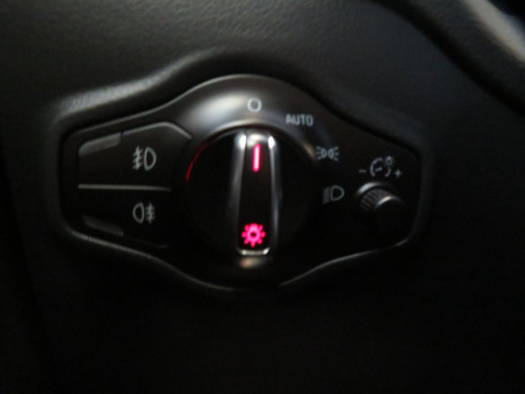 Photo 33 of this AUDI Q5