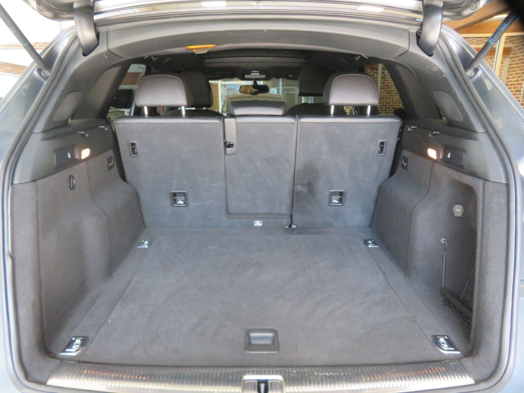 Photo 51 of this AUDI Q5