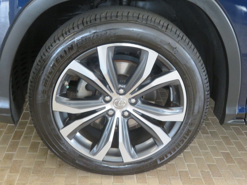 Photo 7 of this LEXUS RX