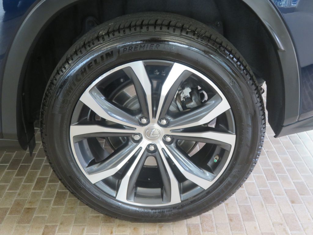 Photo 8 of this LEXUS RX