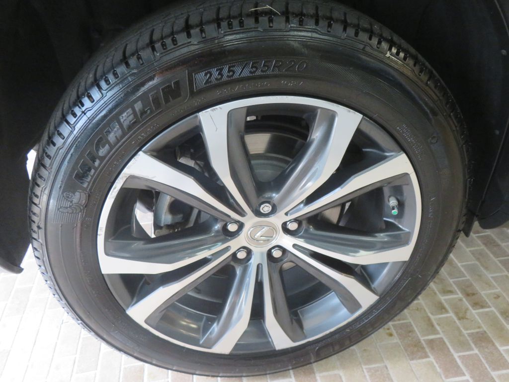 Photo 9 of this LEXUS RX