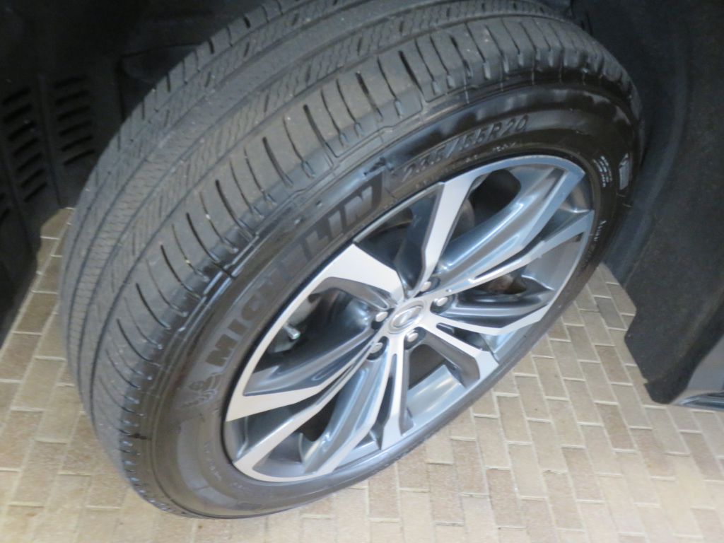 Photo 11 of this LEXUS RX