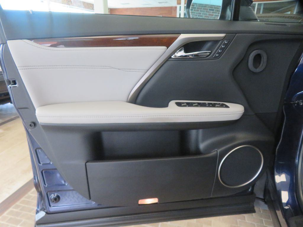 Photo 13 of this LEXUS RX