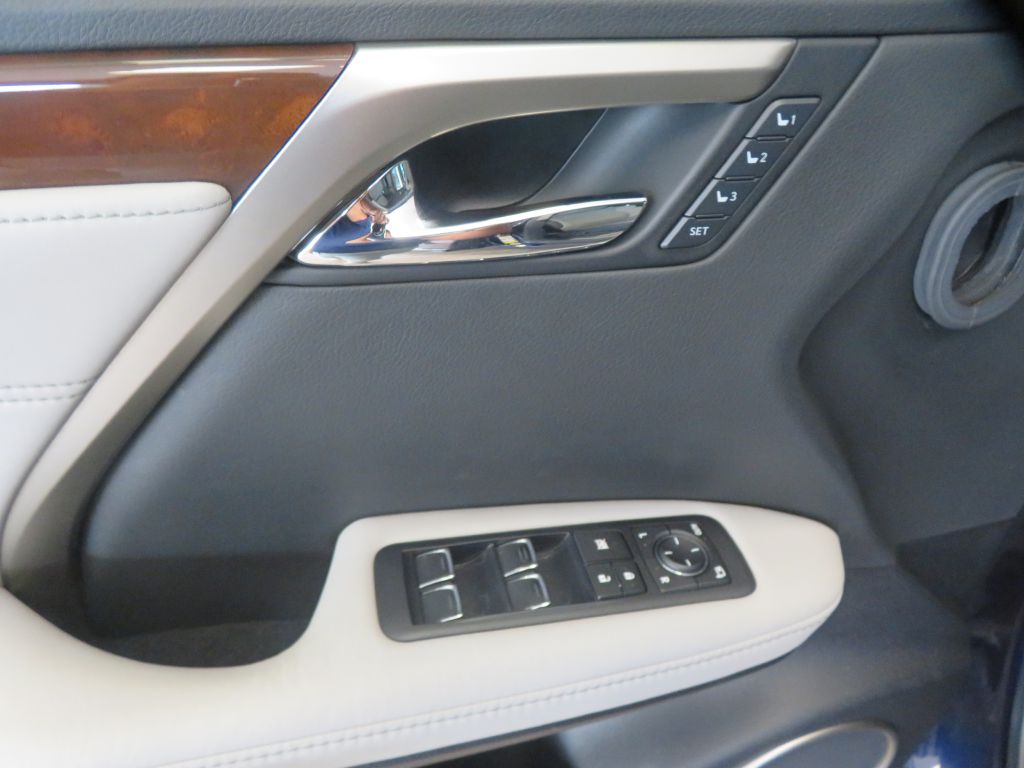 Photo 14 of this LEXUS RX