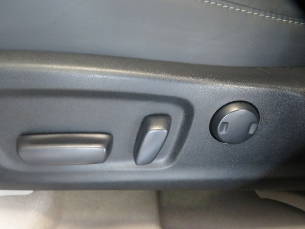 Photo 16 of this LEXUS RX