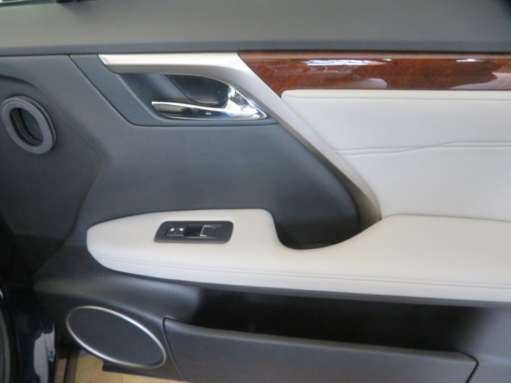 Photo 24 of this LEXUS RX
