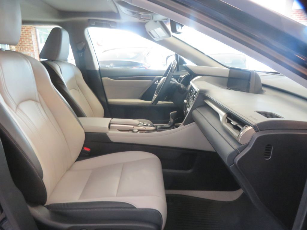 Photo 25 of this LEXUS RX