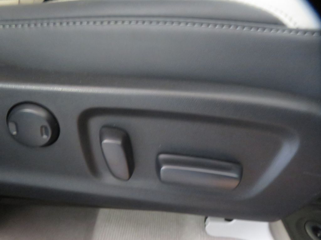 Photo 26 of this LEXUS RX