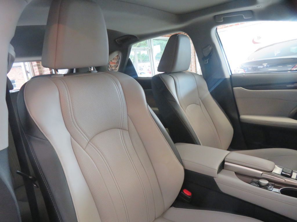 Photo 27 of this LEXUS RX