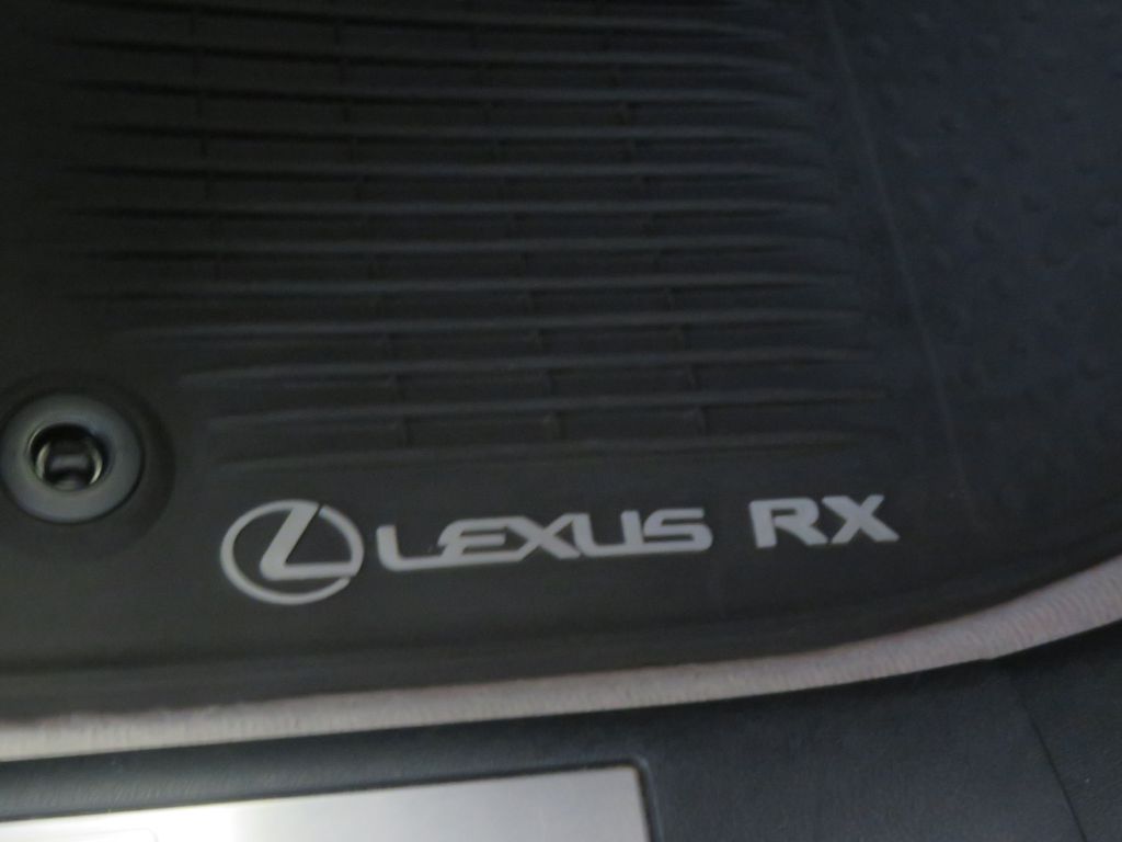 Photo 29 of this LEXUS RX