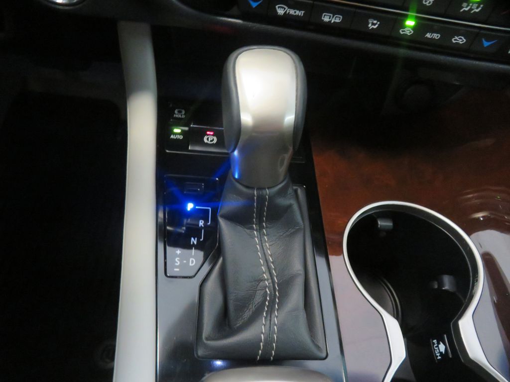 Photo 46 of this LEXUS RX