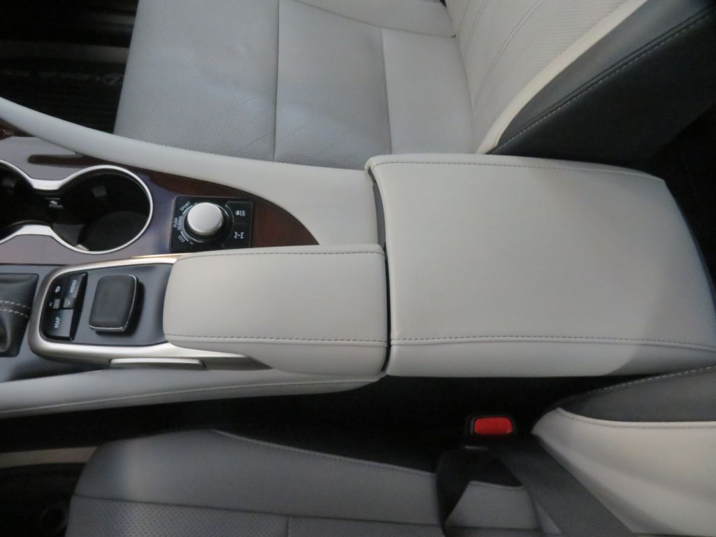 Photo 49 of this LEXUS RX