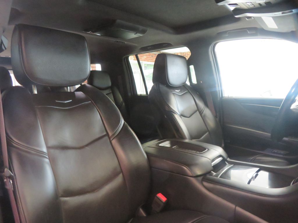 Photo 30 of this CADILLAC ESCALADE