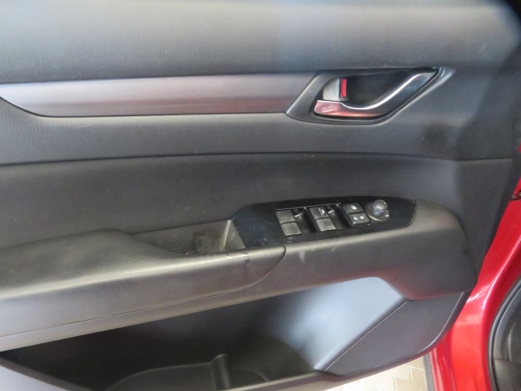 Photo 14 of this MAZDA CX-5