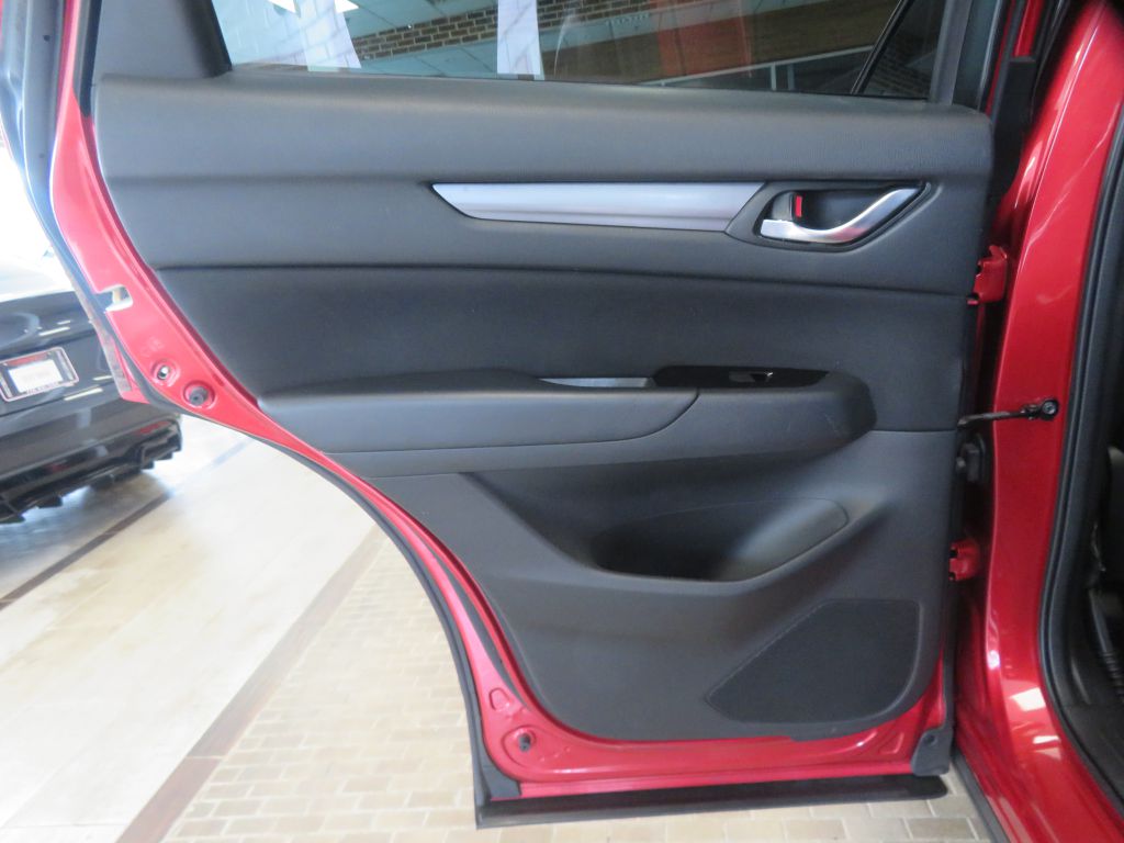 Photo 17 of this MAZDA CX-5