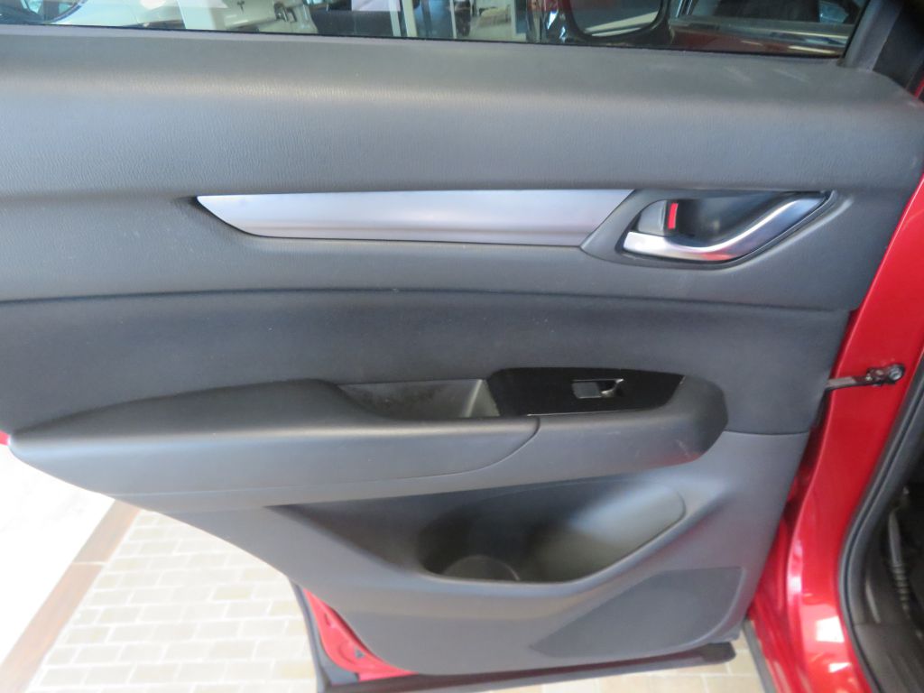 Photo 18 of this MAZDA CX-5