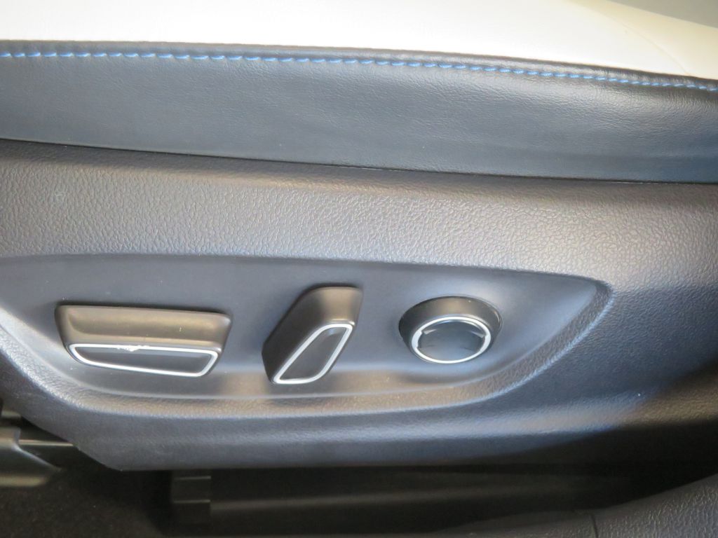 Photo 16 of this TOYOTA PRIUS