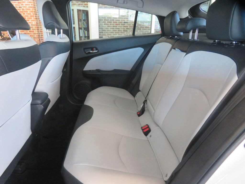 Photo 19 of this TOYOTA PRIUS