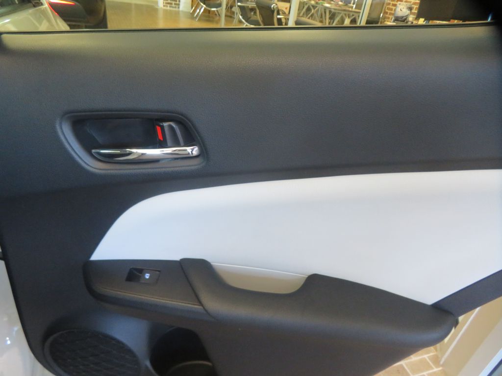Photo 21 of this TOYOTA PRIUS