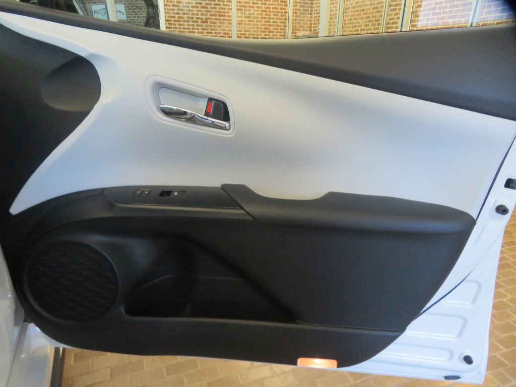 Photo 23 of this TOYOTA PRIUS