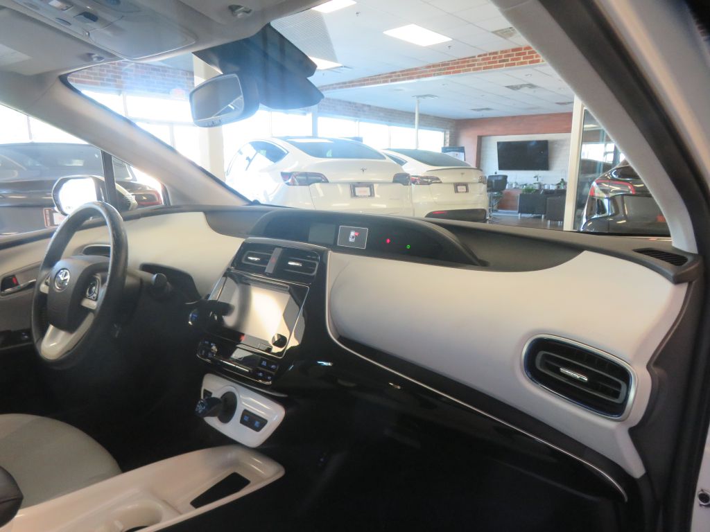 Photo 28 of this TOYOTA PRIUS