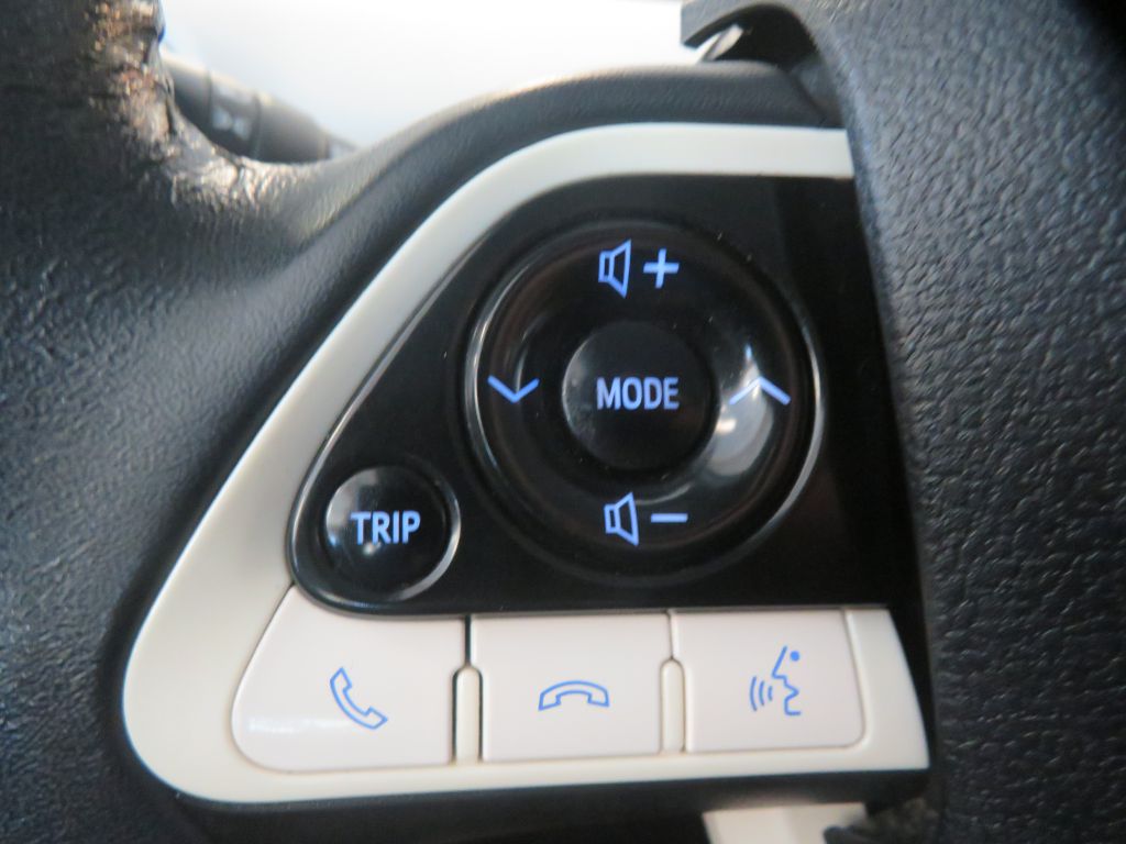 Photo 31 of this TOYOTA PRIUS