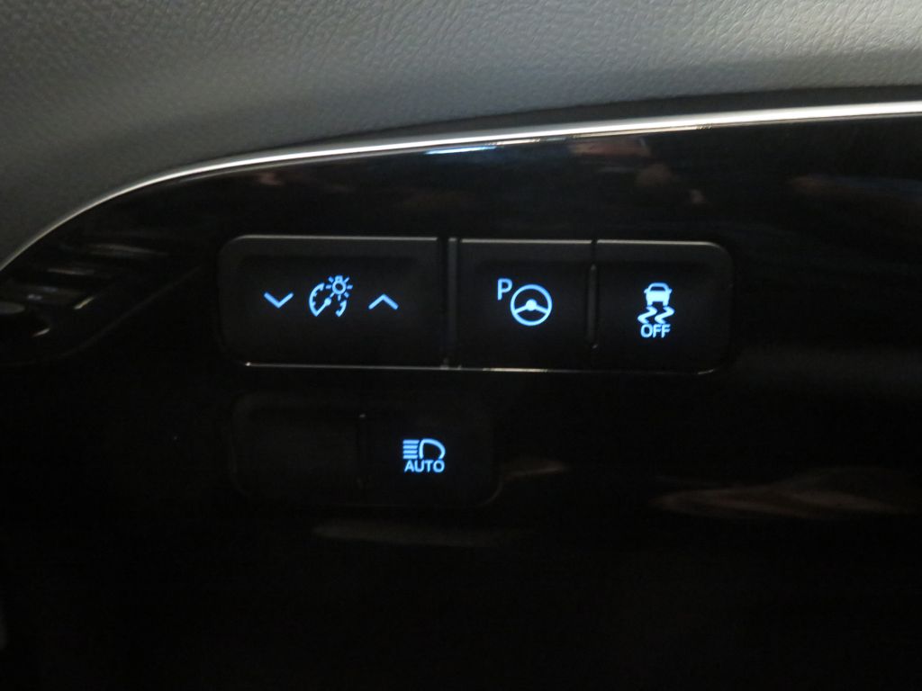 Photo 32 of this TOYOTA PRIUS