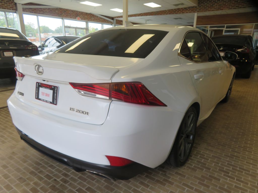 Photo 4 of this LEXUS IS