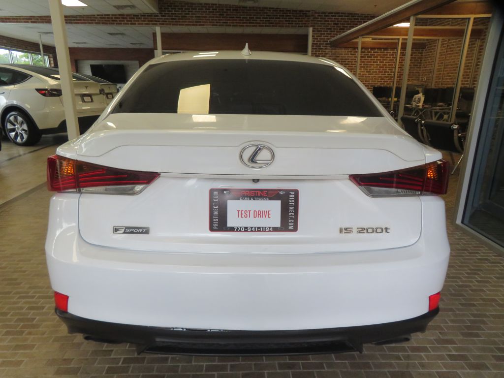 Photo 5 of this LEXUS IS