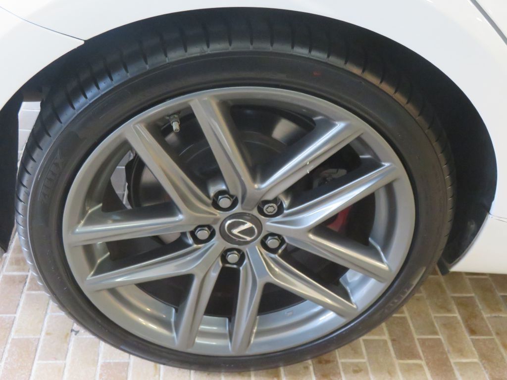 Photo 9 of this LEXUS IS